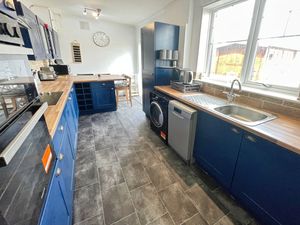 Kitchen- click for photo gallery